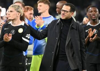 “Chelsea Cruises to Victory: Blues Beat Napoli 2-1 in Thrilling Champions League Encounter “